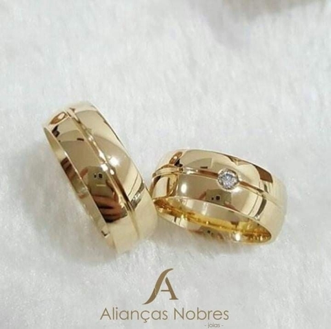 Par de Alianças em Moedas Antigas 8mm Abauladas com Friso e Pedra