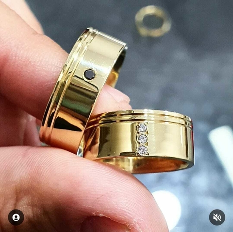 Par de Alianças em Moedas Antigas 8mm Retas Pedra na Masculina