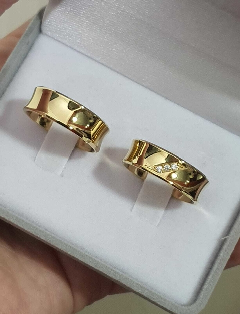 Par de Alianças em Moedas Antigas 7mm concavas com 3 pedras