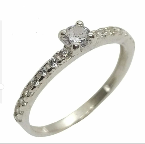 Anel Solitário em Prata Pedras