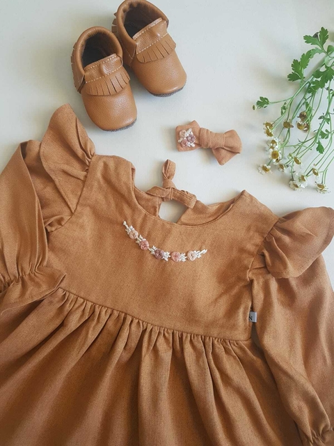 Vestido Luíza Linho Camelo - Bordado à mão