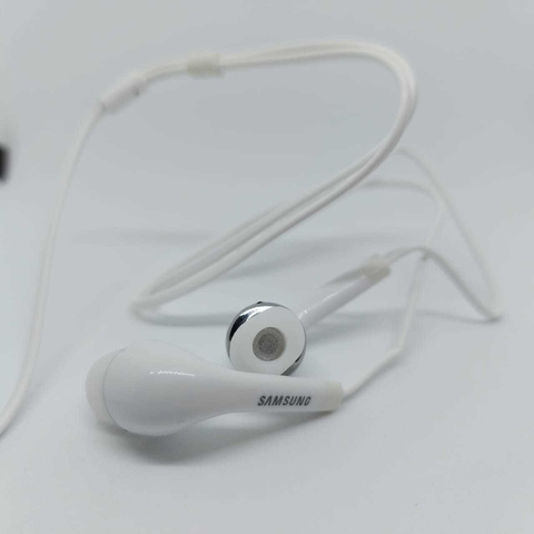 AURICULAR SAM J5 CON GOMITA