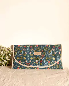 Cambiador Portátil Estampado Azul Floreado - comprar online