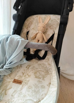 Cubrecoche Fauna Beige y Celeste reversible - comprar online