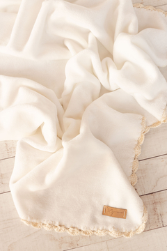 Mantas Blanca de Polar Soft bordada - comprar online