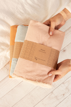 Mantas Tusor Liso Bordadas con Pielcita - comprar online