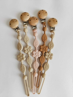 Portachupetes Silicona Flores - comprar online