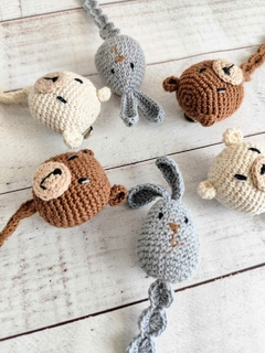 Portachupetes Tejidos Conejo Gris - comprar online