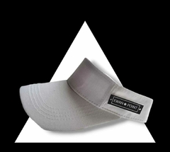 Visera de gabardina blanca
