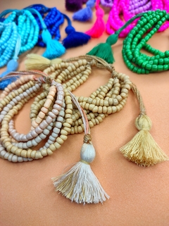 Bracelete Miçangas e Tassel