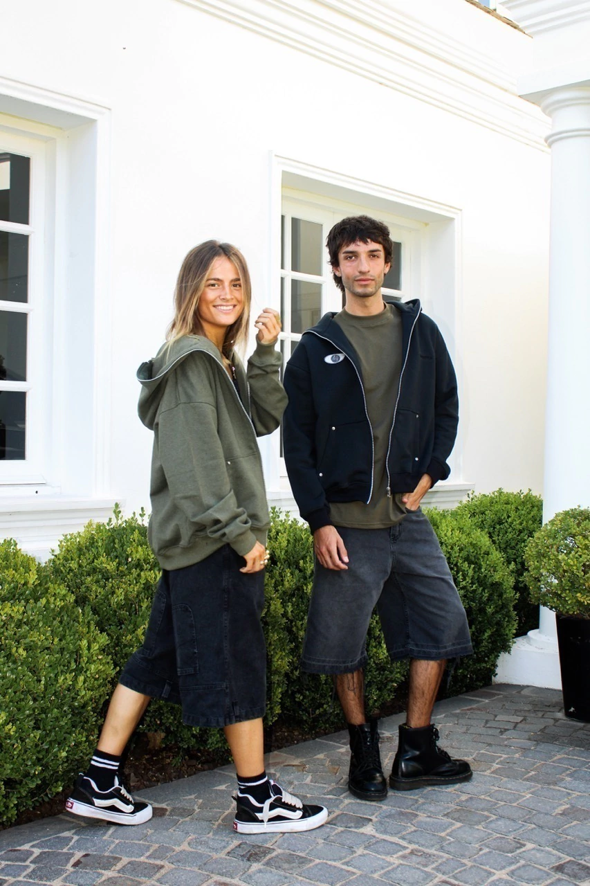 BUZO ZIP - BLACK