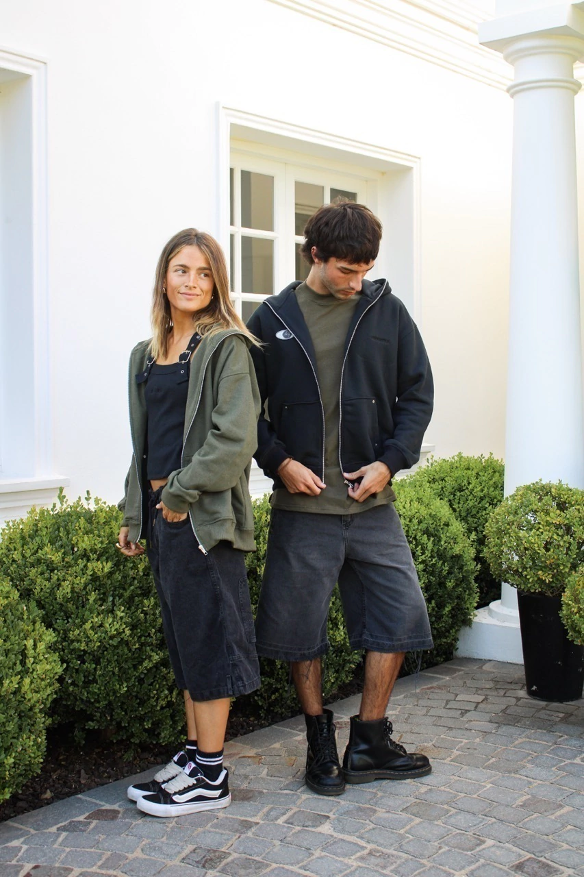 BUZO ZIP - BLACK