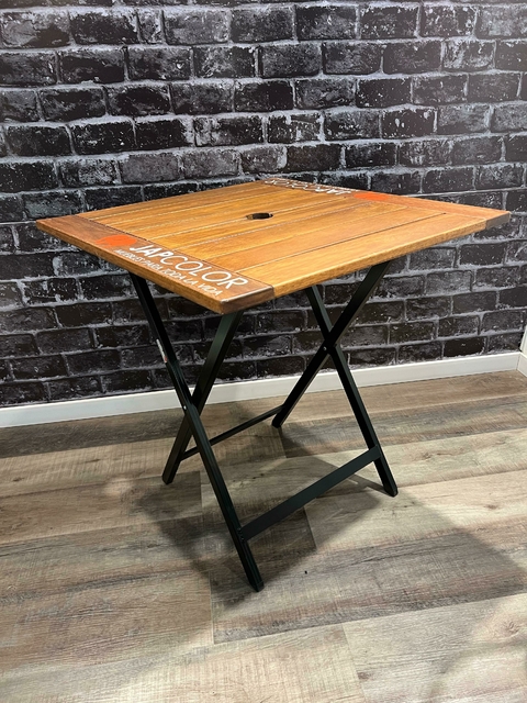 MESA PLEGABLE TAPA DE MADERA LUSTRADA 70 X 70 (1166)
