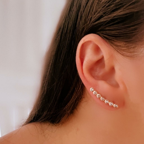 Brinco Dourado Ear Cuff com pedras de zircônia em bolinhas Rafa