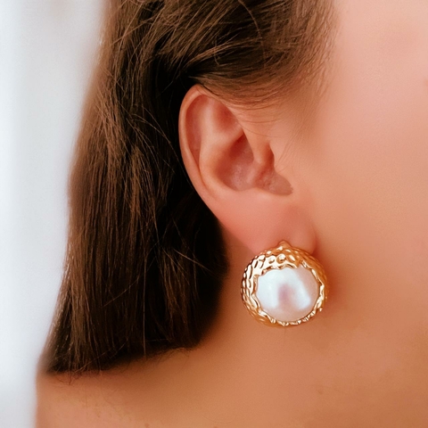 Brinco Dourado com pérola Redondo Mariane