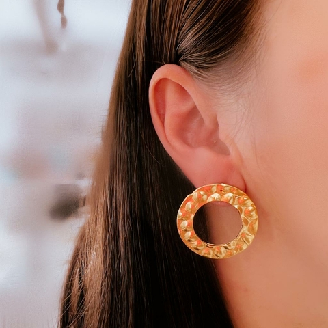 Argola dourada de Frente Jussara