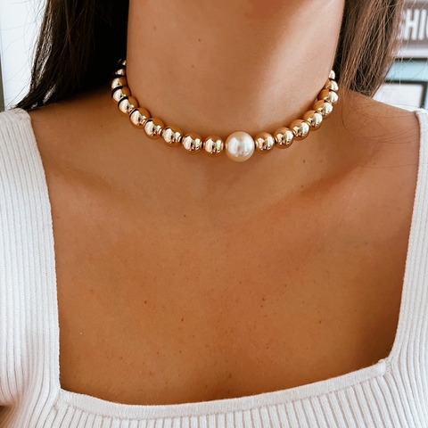Choker de Bolas douradas com Pérolas