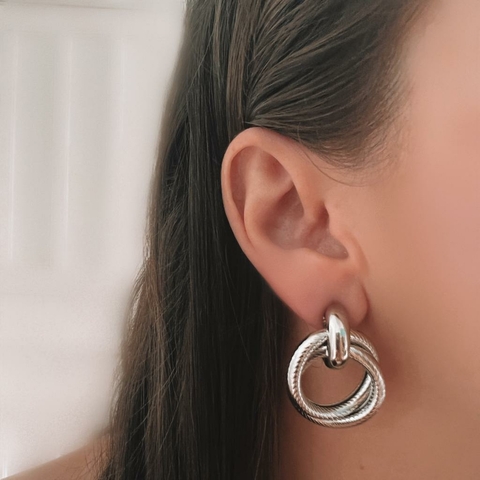 Brinco Prata Argola de Frente Dupla Trabalhada Aline