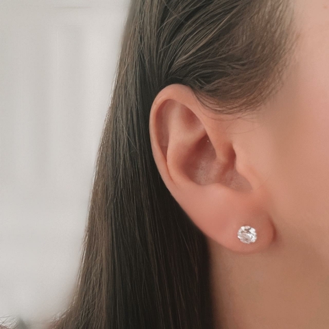 Brinco De Prata Ponto de Luz Médio