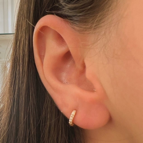 Argola Dourada Cravejada Pequena Raquel