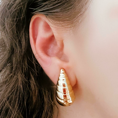 Brinco Gota Dourada Trabalhada Agnes