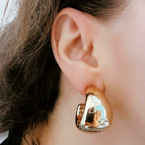 Argola Dourada Tubo Lisa Grande Gio