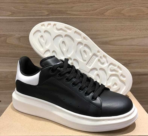 Tênis Alexander McQueen Preto com Branco