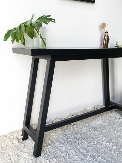 Consola modelo agustina laqueada negro