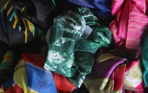 Banner da categoria Seda Pura Pintada à Mão