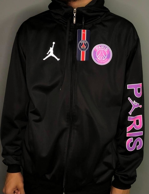 Jaqueta Corta Vento PSG preto com símbolo rosa