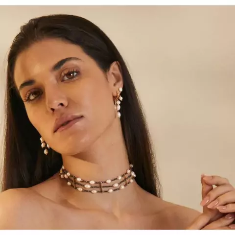 Choker pérolas naturais.