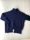 Pullover azul cuello alto