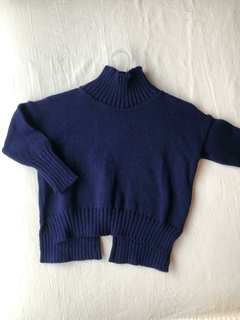 Pullover azul cuello alto