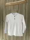 Remera botón blanca