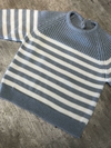 Sweater gris y blanco