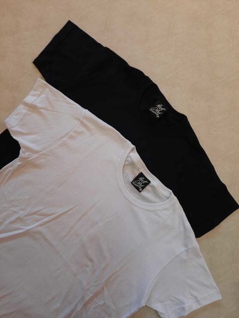 Remera Basica Rockisdead