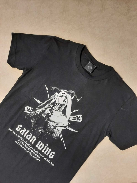 SATAN WINS Remera VS - comprar online