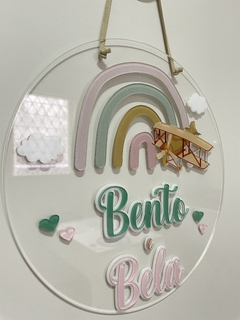 Porta maternidade - irmãos - arco-íris + avião - comprar online