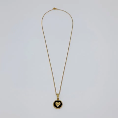 COLAR CORAÇÃO VENEZA - COLAR BANHADO A OURO 18K COM PINGENTE DE CORAÇÃO ESMALTADO PRETO 59 cm na internet