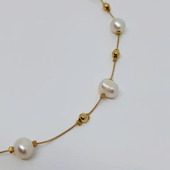 COLAR CAPRI - COLAR BANHADO A OURO 18K COM PÉROLAS DE ÁGUA DOCE 42 cm