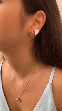 BRINCO SIENA CORAÇÃO ALONGADO BANHADO A OURO 18K - ALLEGRA Acessórios e Moda Para Mulheres