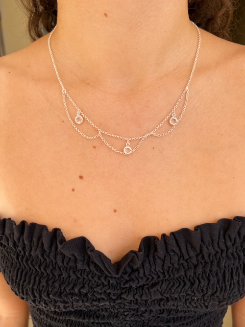 Colar rede com pontos de luz