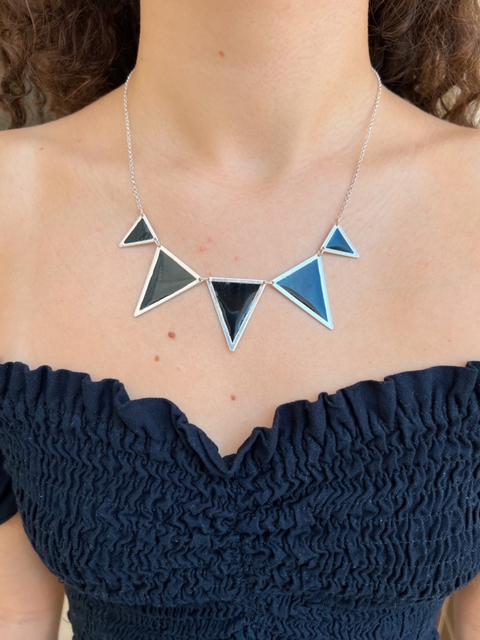 Colar triângulos preto