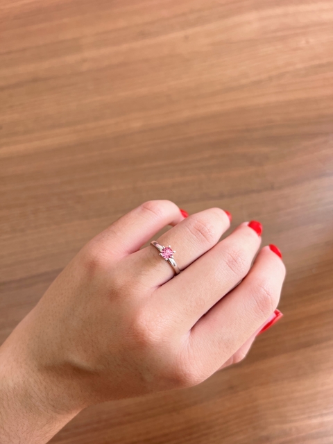 Anel solitário rosa