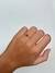 Anel solitário quadradinho vermelho na internet