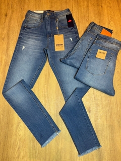 calca skiny com rasgos - comprar online