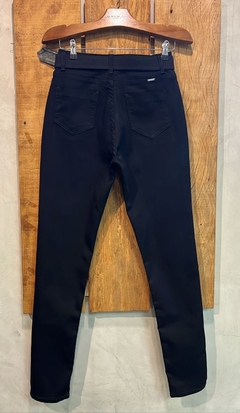 calça skiny Dardakjeans preta com cinto na internet