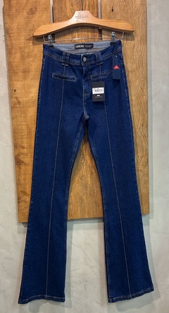 Calça Flare recortes stonada na internet