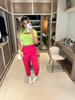 cropped modal Laura na internet