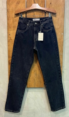 Calça reta black estonada na internet